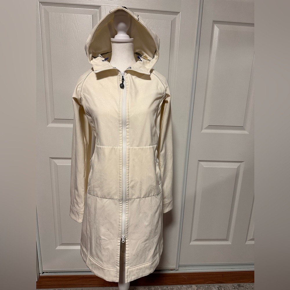 Rare Lululemon Apres Rain Jacket *Softshell Fleece Lined size 8